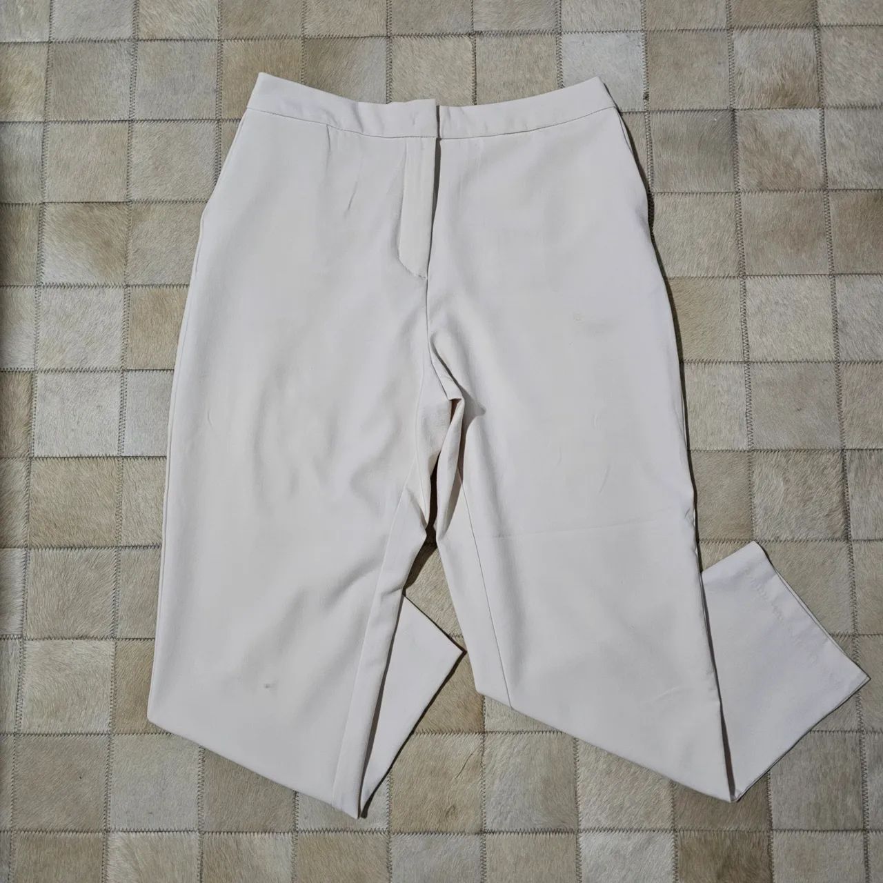 Calça tecido off white shoulder