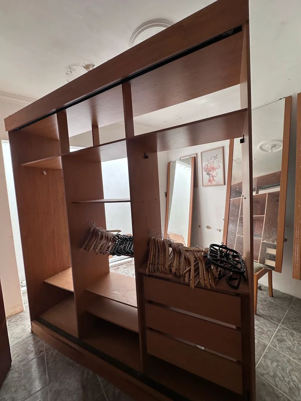 Guarda roupa PARA AJEITAR - Foto 2