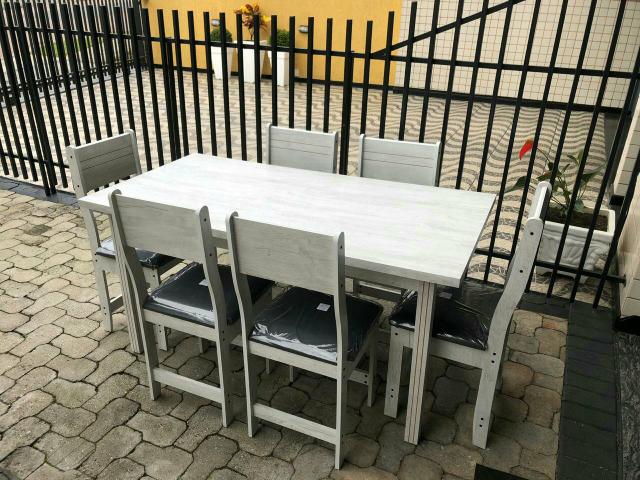 Mesa com 6 cadeiras nova- Entrego
