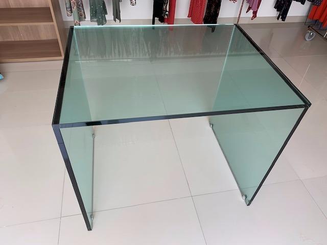 Mesa em vidro R$ 500,00 cada Tenho 3 dela