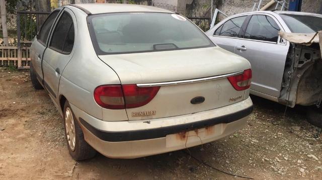 Sucata Renault Megane RT 2001 1.6 16v para retirada de peças - Foto 4