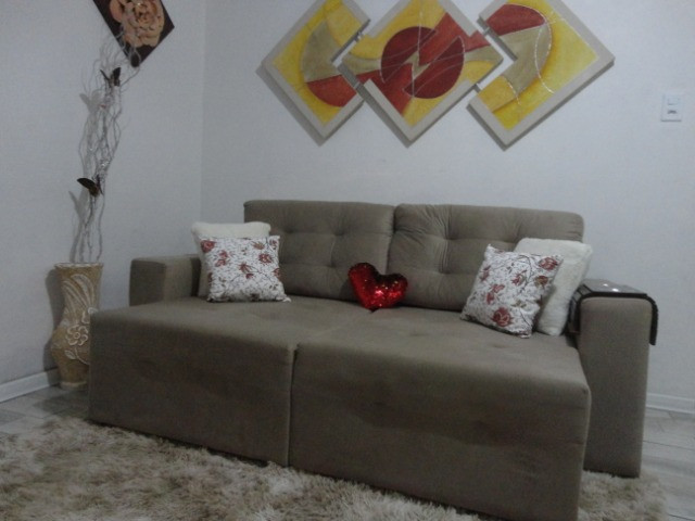 Sofá retrátil em suede creme 3 lugares seminovo!Viamão