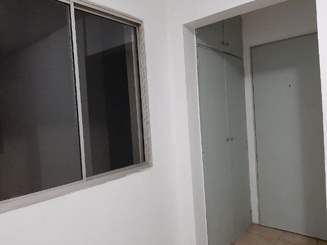 Kitnetão com Garagem e Sacada-Centro-Alugo - Foto 8