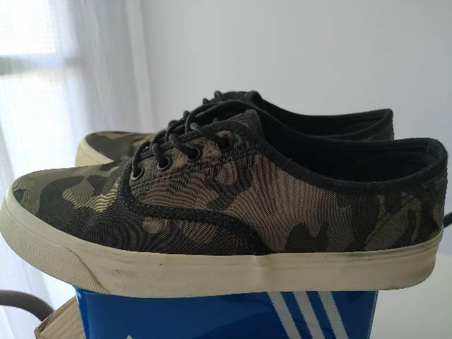 tenis reserva camuflado