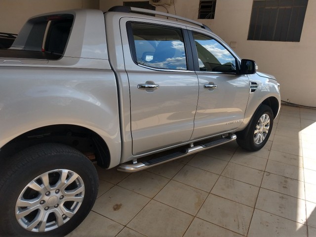 RANGER LIMITED 2017 AUTOMÁTICA MOTOR 3.2 TURBO DIESEL 4X4 COM BAIXA QUILOMETRAGEM.