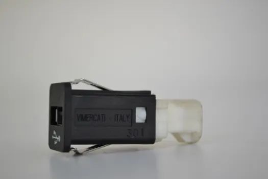 Entrada Auxiliar Usb Painel Mercedes Benz 650 2011 2012 Orig - Foto 3