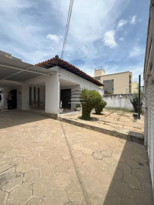 Casa na zona norte, 15x30, 4 quartos, banheiros adaptados, planejados, 3 vagas de garagem