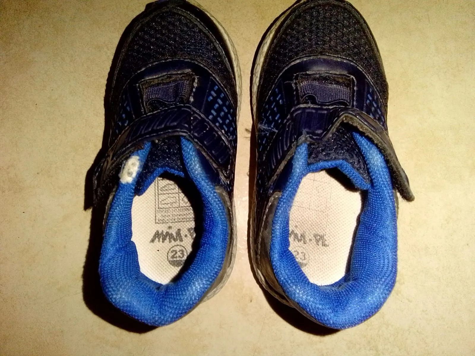 4 PARES SAPATOS MASC. N°22/23. INFANTIL  - Foto 2