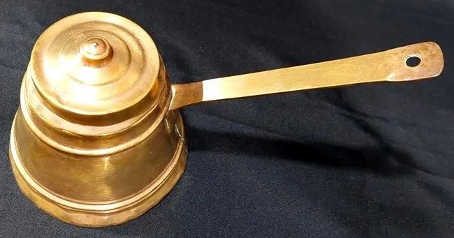 Diferenciada concha com tampa em metal dourado marroquino.  - Foto 3