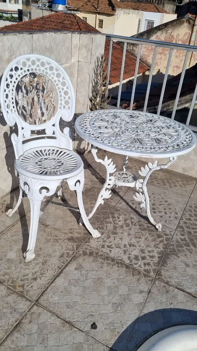 Mesa Jardim, com 1 cadeira de ferro