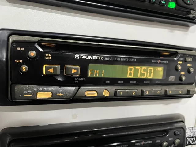 Cd radio pioneer deh-346 com Bluethoth interno de altissima qualidade