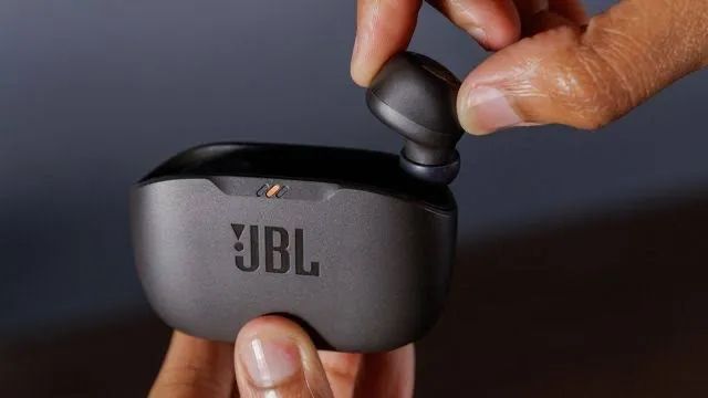 Fone de ouvido JBL Wave Buds Branco e preto 