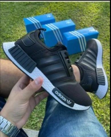 Tênis esportivo Adidas 