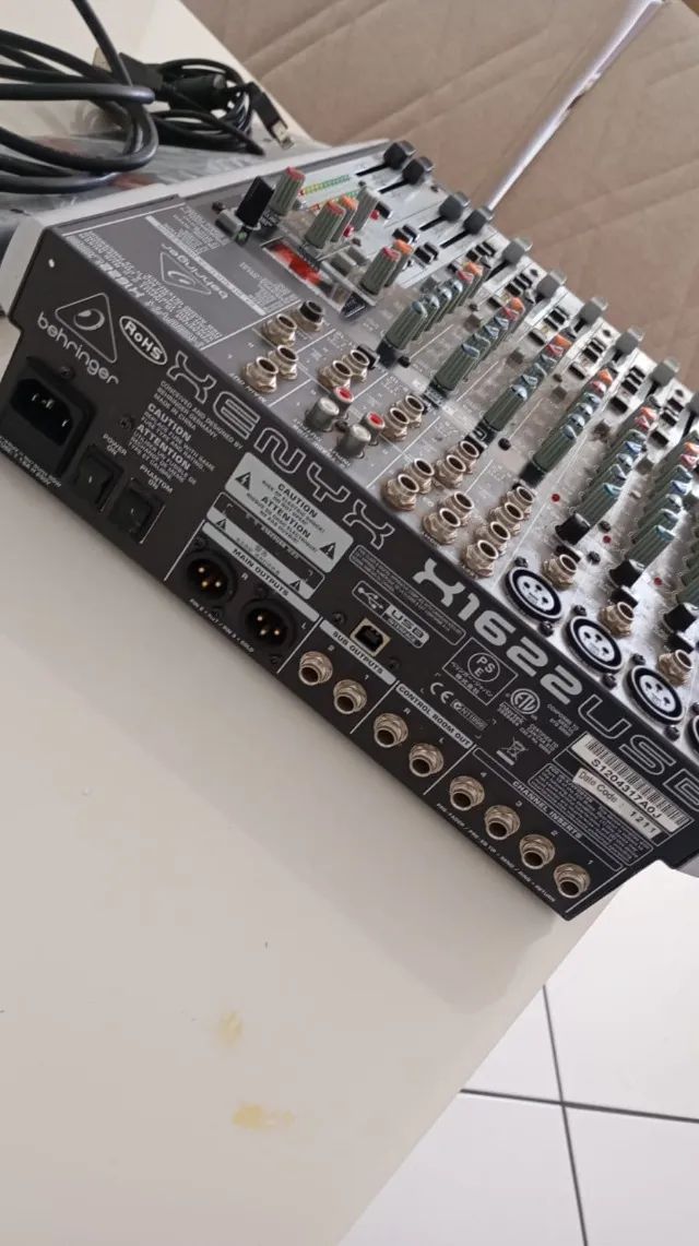 Mesa de Som/Mixer Behringer com 16 canais 1622USB - Foto 6