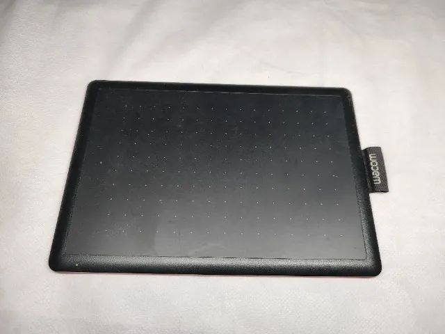 Mesa Digitalizadora One By Wacom CTL472 Cor Preto e Vermelho - Foto 2