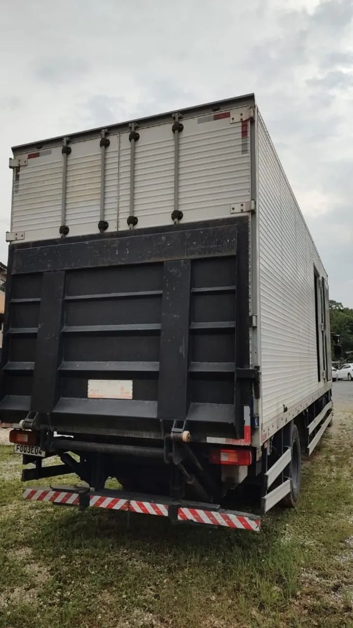 Volvo VM 270 semi novo - Foto 4
