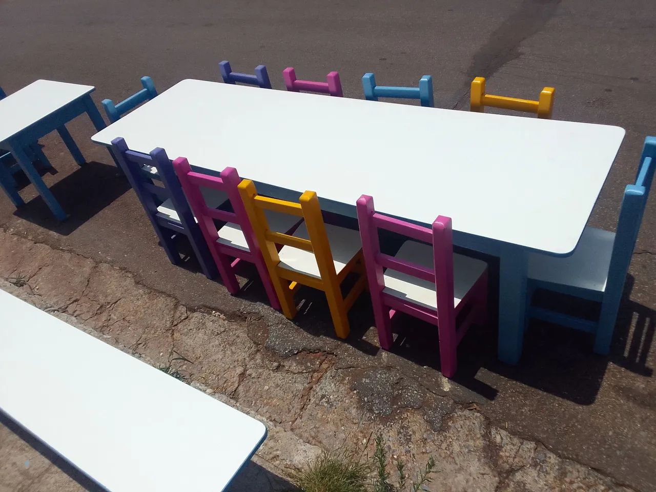 Conjunto de mesa e cadeiras coloridas para crianças - Foto 4