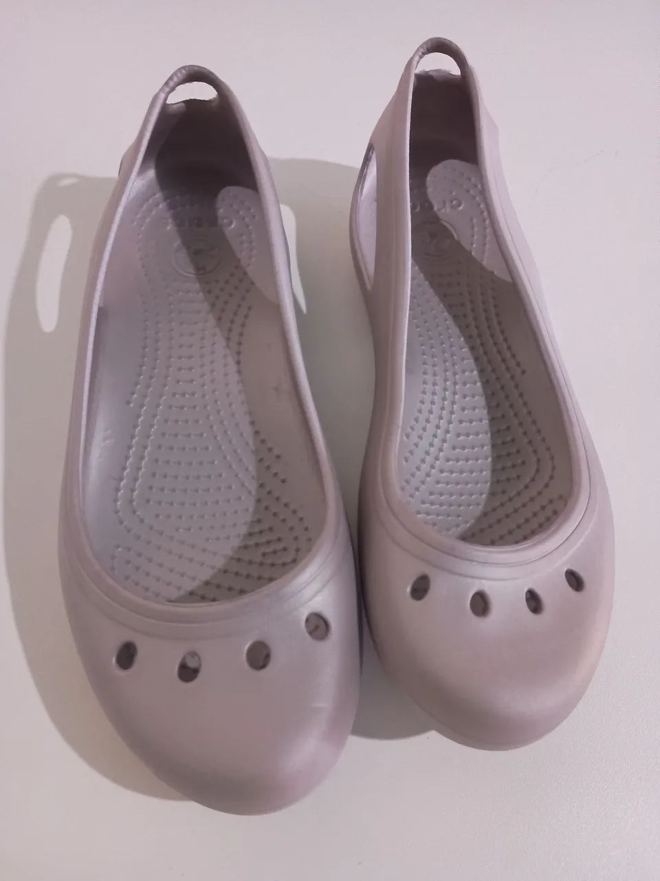 Sandália Crocs Bege - Foto 2