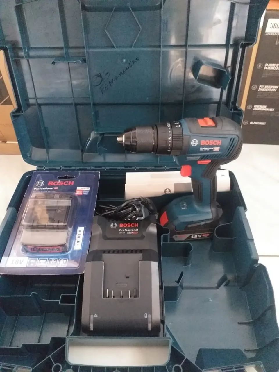 Furadeira/Parafusadeira de Impacto Bosch GSB 18V-50 - Foto 4