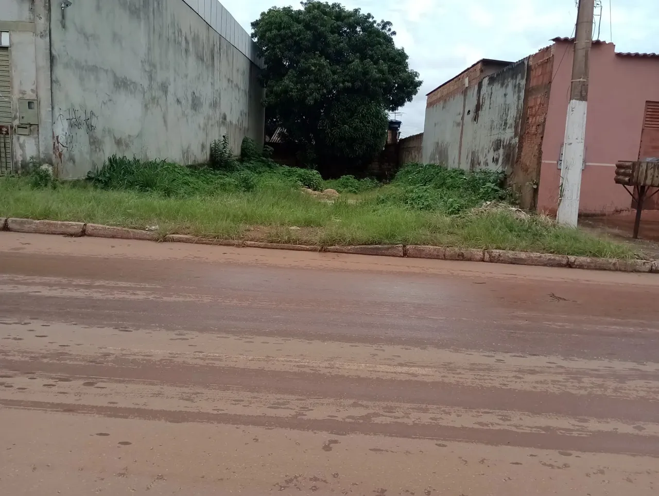 Imóvel para venda tem 300 metros quadrados em Morada Nobre - Valparaíso de Goiás - GO