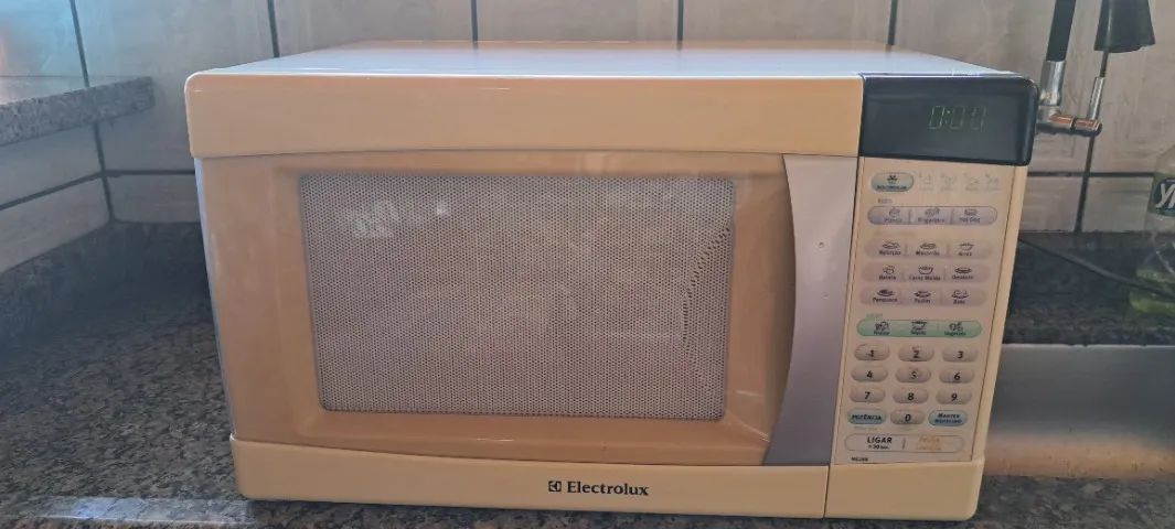 Micro-ondas usado em ótimo estado Electrolux 28 litros 127 voltz