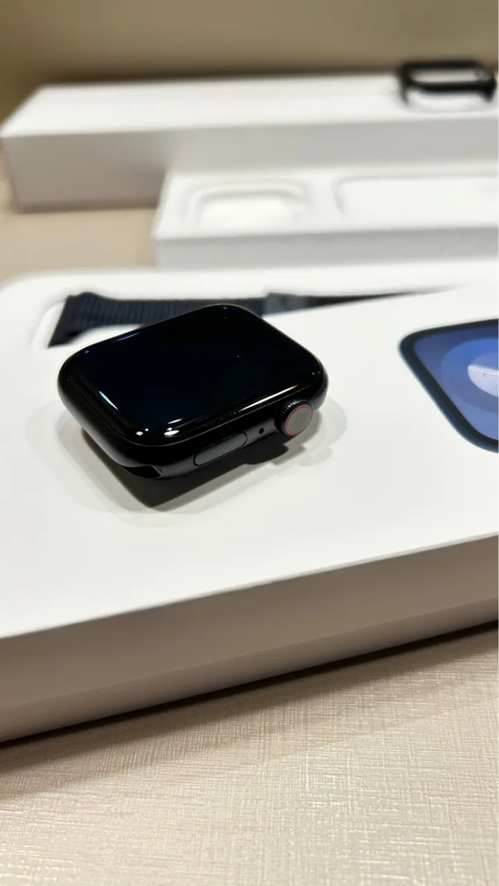 Apple Watch Series 9 (45mm) GPS + Cellular - Meia-Noite | 98% Bateria