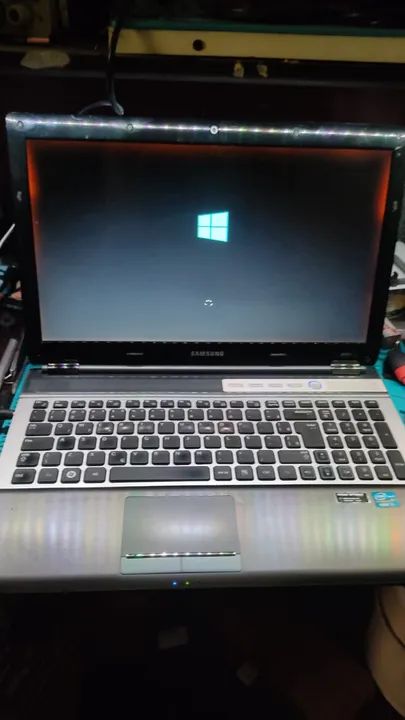 Samsung RF511 - Core i5 2450M - 4GB de RAM - HD de 500GB