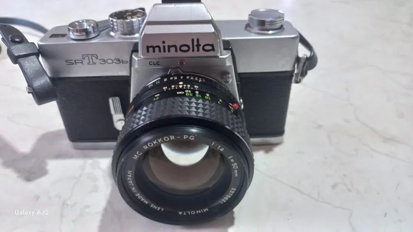Máquina Fotográfica Minolta SRT303b usada com acessórios