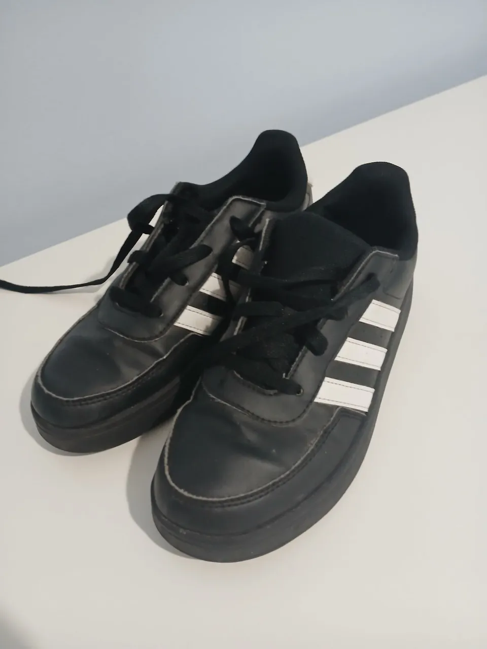 Tênis Adidas Infantil - Preto com Listras
