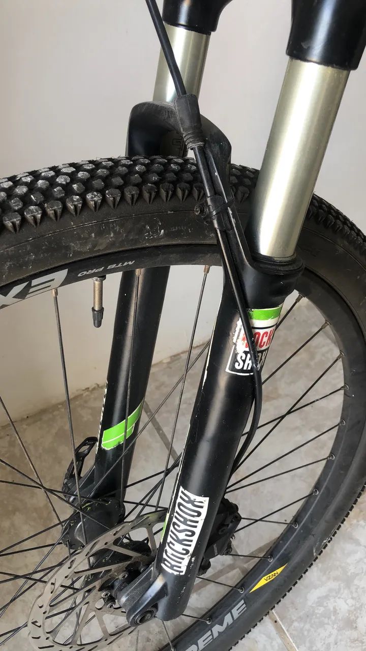 Bike Carbono Tamanho 19 aro 29 - Foto 4