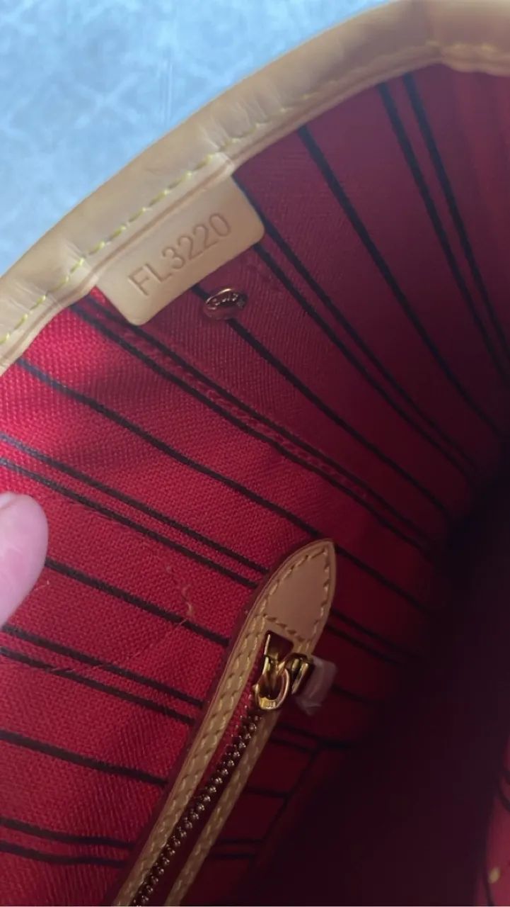Bolsa Louis Vuitton Neverfull MM fabricada na Itália Bolsas