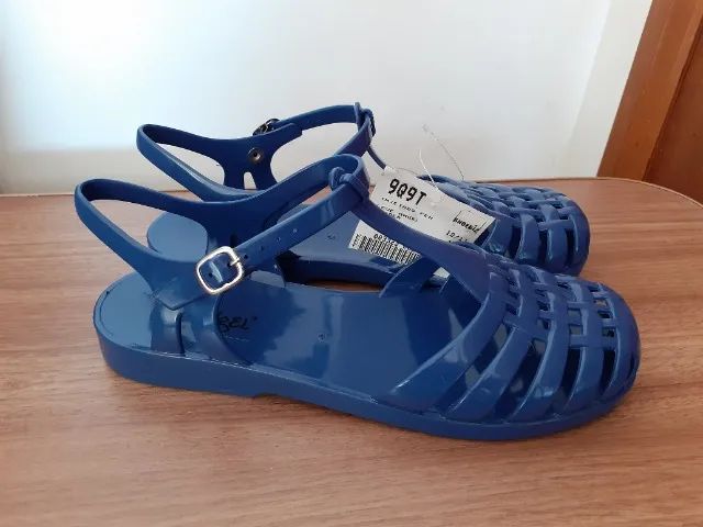 Sandália em plástico  azul 35 nova - Foto 2