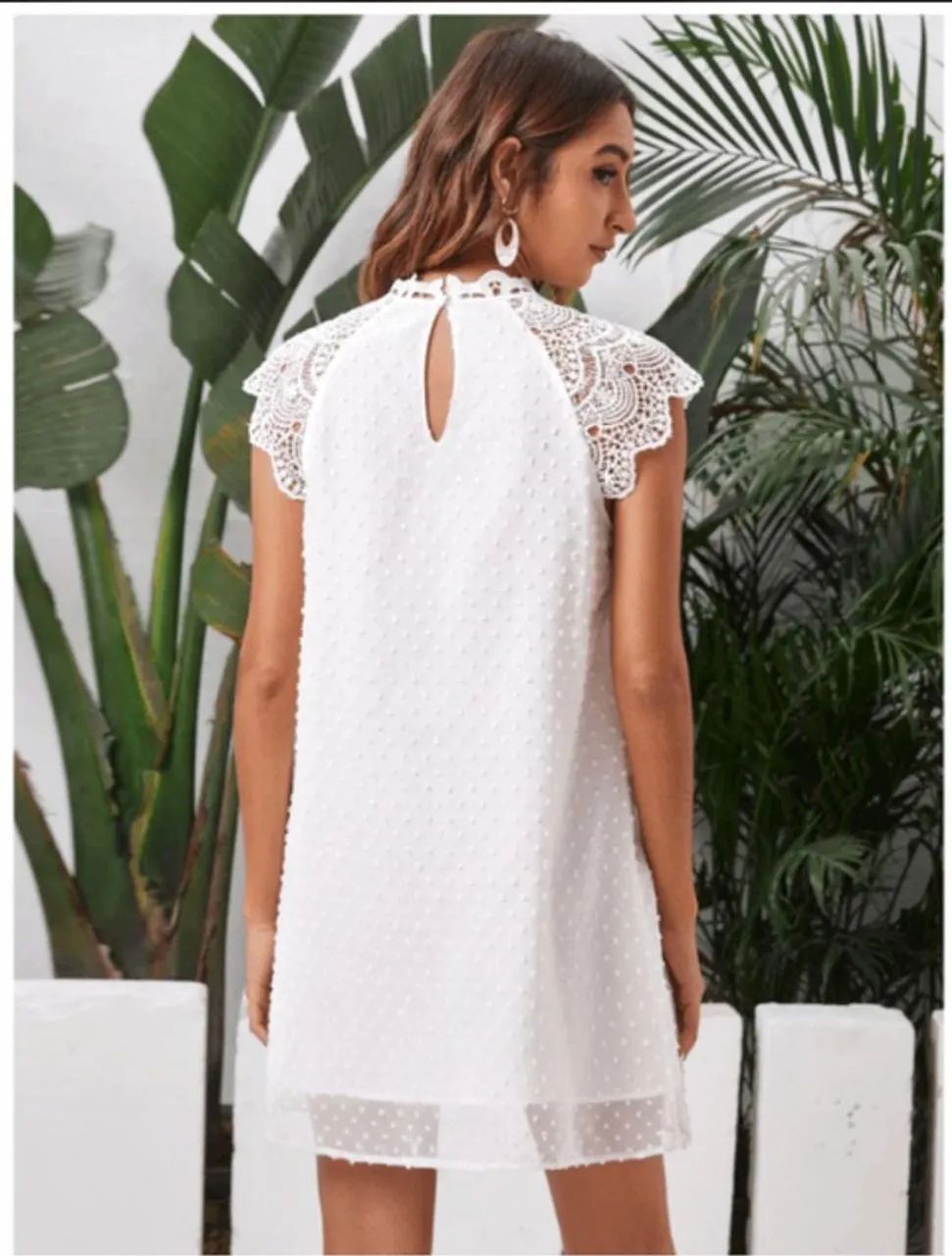 Vestido Branco com Detalhe em Renda - Foto 2