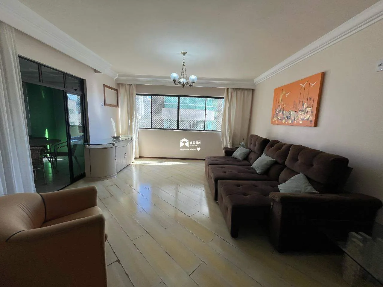 Aluguel anual: Apartamento de 3 suítes em Balneário Camboriú