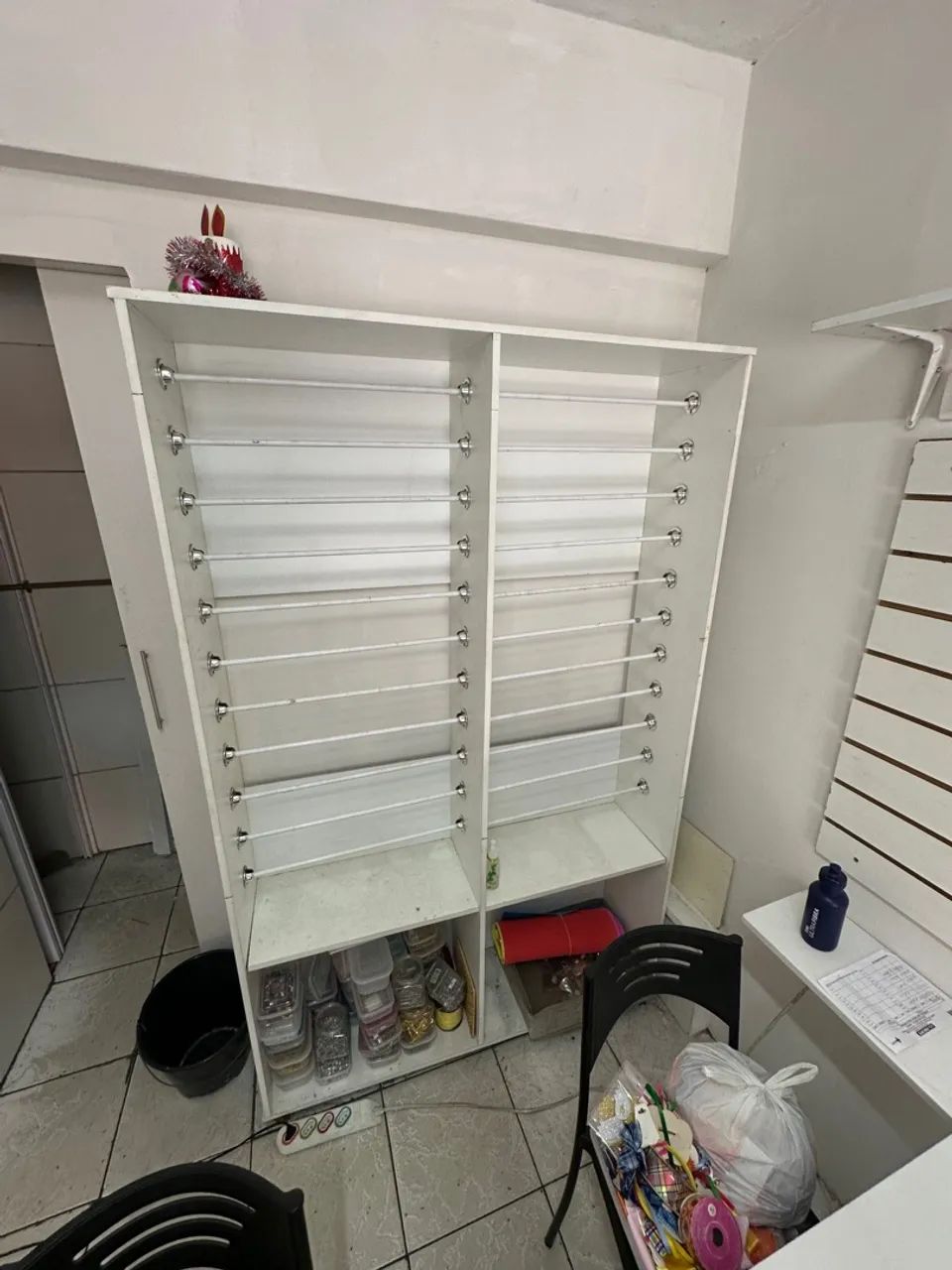 Armário para Rolos de fios e fitas 