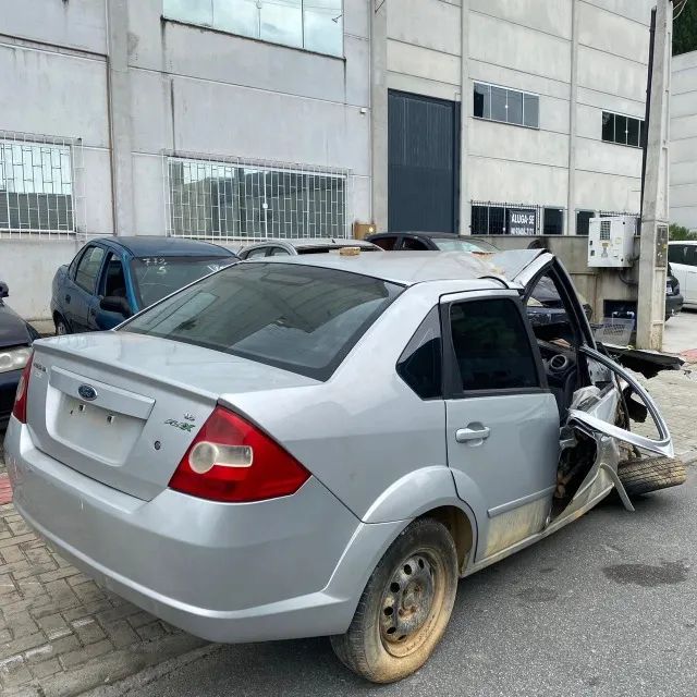 Sucata de Ford Fiesta Sedan completo com ar e dir. - Foto 5