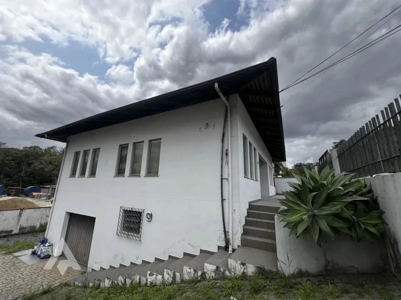 Excelente casa comercial para locação, no Bairro Salto do Norte!!