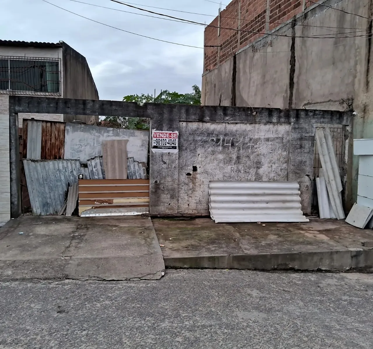 Vende-se Terreno na Av Euclides Figueiredo