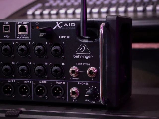Mesa de Som Digital Behringer 18 Canais XR18 - Foto 4
