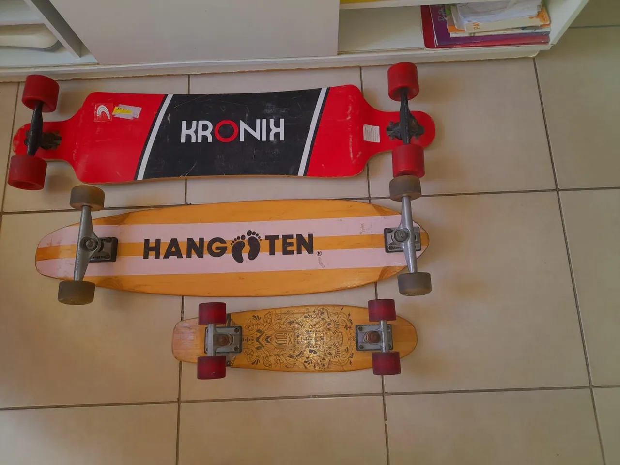 3 Skateboards - Kronix, Hang Ten e outro