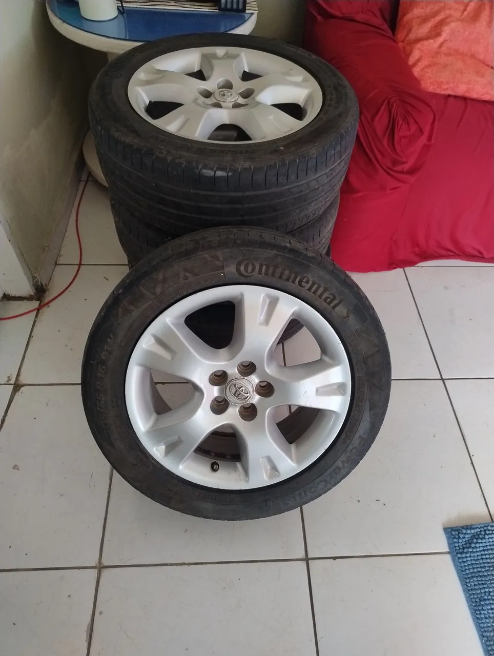 Jogo de Rodas Toyota Aro 16 com Pneus Continental
