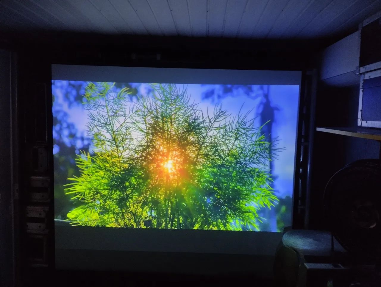 Projetor Epson x24 com 3500 ansi lúmens ótimo aparelho 