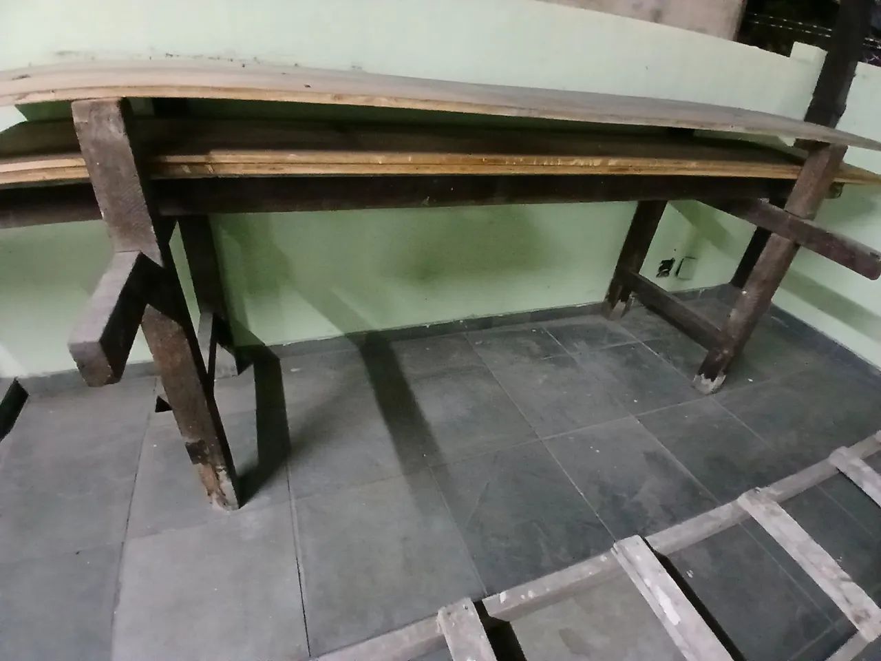 Bancada de trabalho em madeira