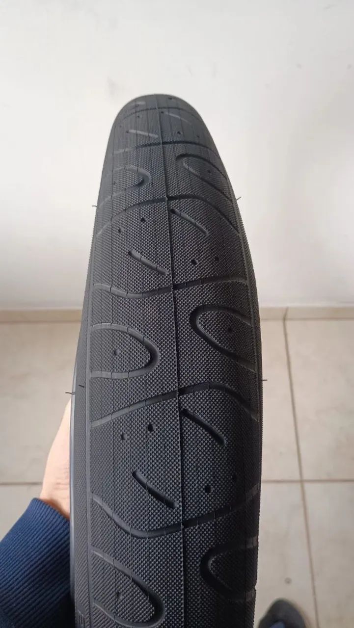 Pneu Maxxis Hookworm 26x2.5 - Foto 3