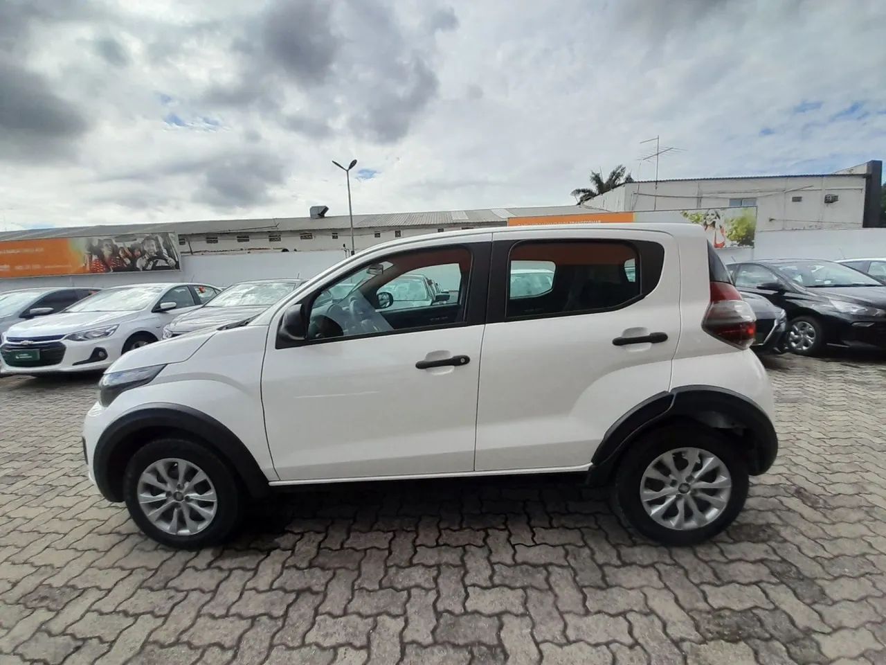 Fiat Mobi 2023 1.0 evo flex like. manual - Foto 2