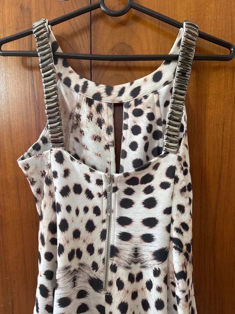 Vestido Leopardo com Detalhes em Metal CAOS - Foto 3