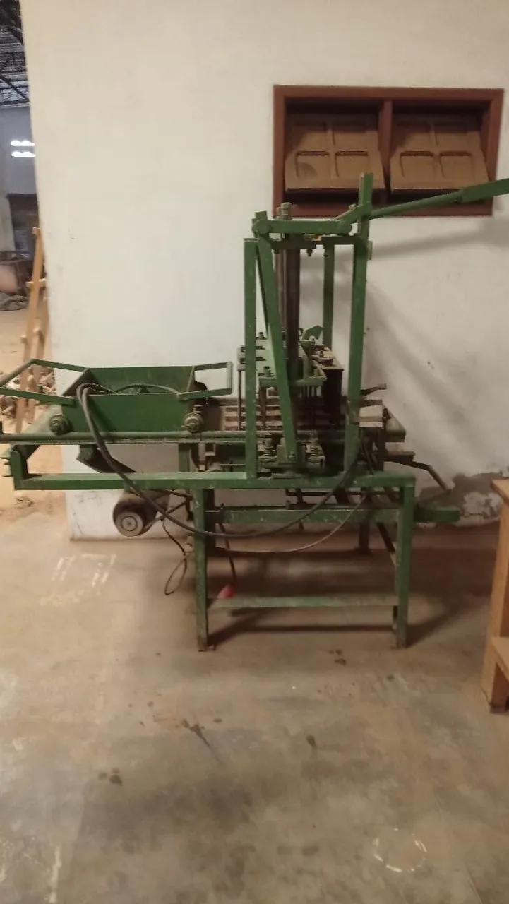 Máquina de fazer bloco
