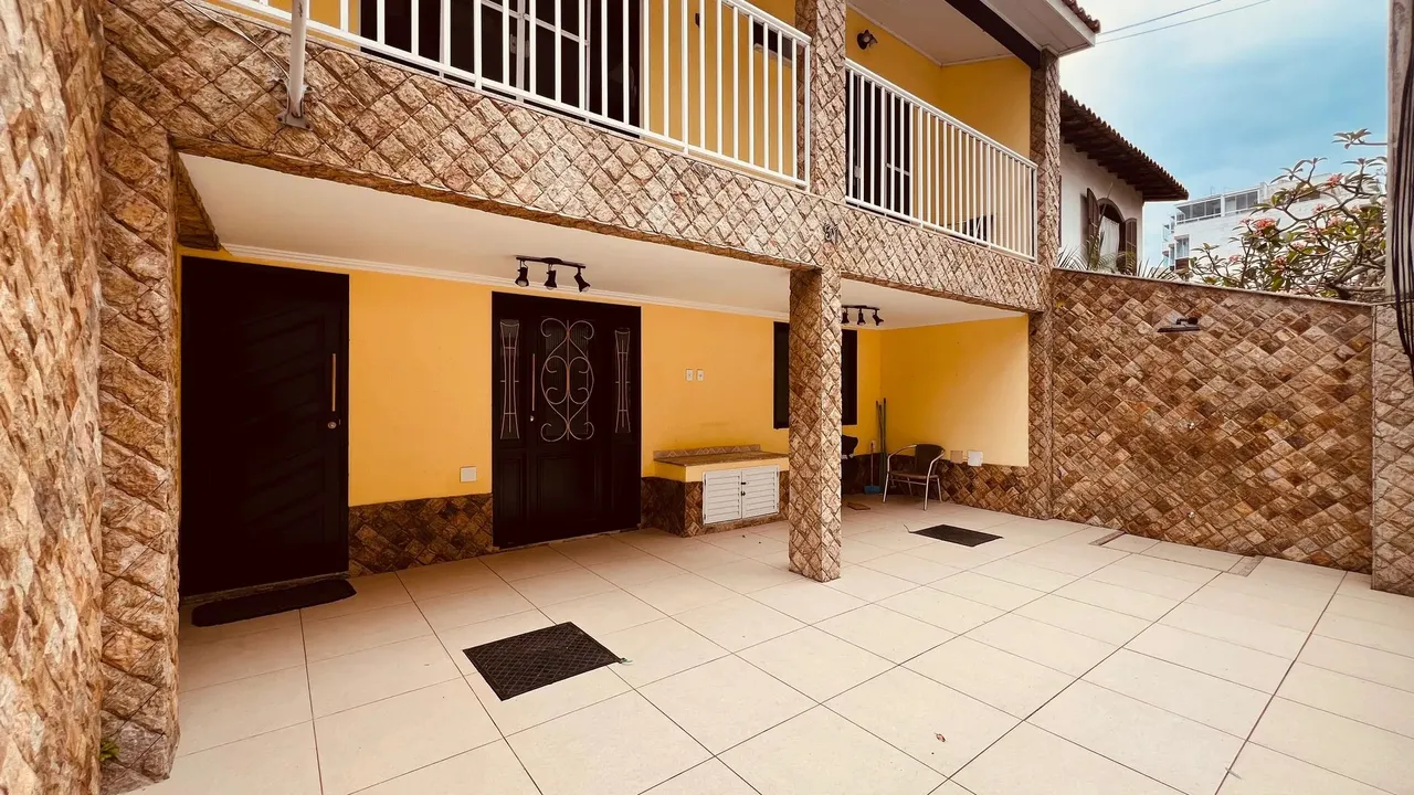 R$ 950.000 - OPORTUNIDADE DE INVESTIMENTO NA PRAIA DO FORTE - DUAS CASAS EM UM SÓ!