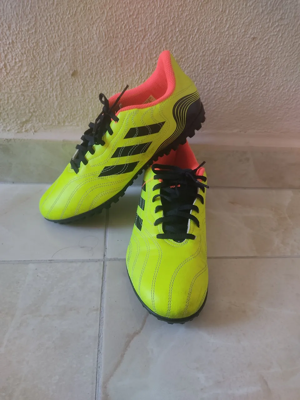 chuteira de futebol society