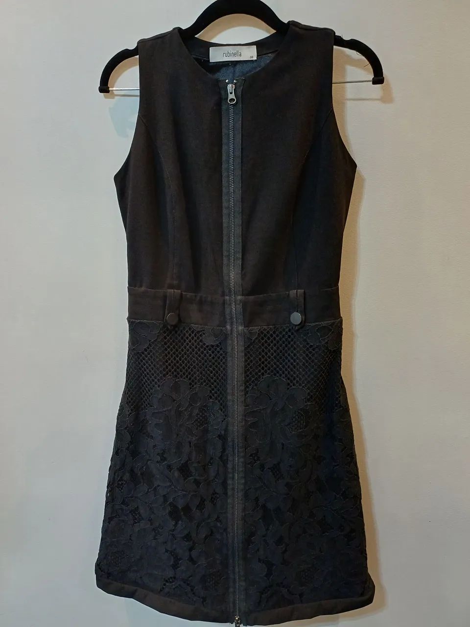 Vestido Rubinela preto com renda e ziper , tam. 38.